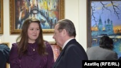 С.Шерегов яшь рәссам белән