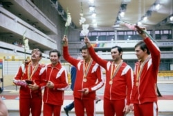 Команда радянських шаблістів на Олімпіаді-80 виборола золоті медалі. Москва, липень 1980 року