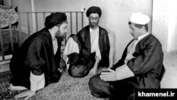 لحظاتی پس از آن‌که آقا فرمودند بروید هر غلطی می‌خواهید با جنگ و غیرجنگ بکنید