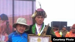 Баян-Улгий шаҳарчасининг асосий аҳолиси - этник қозоқлардир