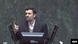 «تنخواه در اختيار» آقای احمدی نژاد ۱۵۰ ميليارد تومان اعلام شده است.(عکس: EPA)