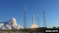 TESS кемеси космоско чыгаар алдында. 18-апрель, 2018-жыл.