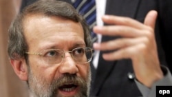 علی لاریجانی می گوید ایران حاضر است در باره صلح آمیز بودن برنامه هسته ای خود به جهان اطمینان بدهد