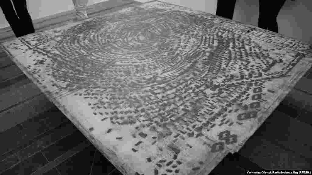 Павло Маков, &laquo;Книга днів&raquo;, 1992-2002, фрагмент. Візерунок утворює реальний відбиток людського пальця