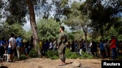 Израилдин Нир-Оз кибуцундагы эскерүү иш-чарасы. 7-октябрь 2025-жыл