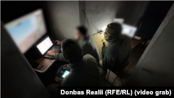 Екіпаж українського безпілотника-камікадзе середньої дальності під час виконання бойового завдання