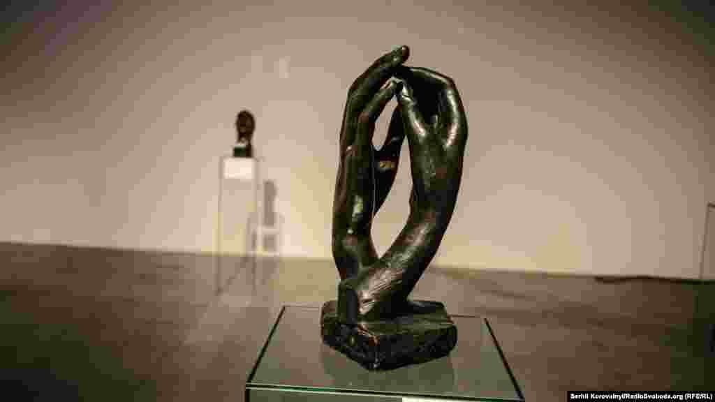 Огюст Роден, &laquo;Собор&raquo;. Загалом на виставці можна зустріти чимало робот цього майстра