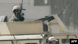 ماموران بلک واتر متهم هستند که در جريان محافظت از يک کاروان ديپلمات های آمريکا در ميدان «نيسور» بغداد در سپتامبر سال ۲۰۰۷ بدون دليل به سوی غير نظاميان تيراندازی کرده اند.