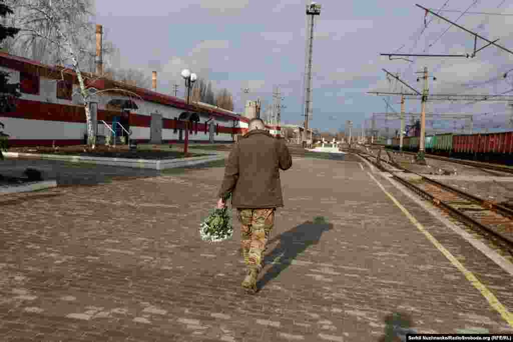 Краматорскі чыгуначны вакзал — гэта больш чым проста вакзал. Гэта месца сустрэч і разьвітаньняў падчас вайны.