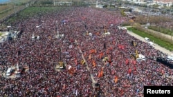 Мітынг супраць арышту мэра Стамбула Экрэма Імамаглу, Стамбул, 29 сакавіка 2025 году.