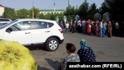 "Berkararlyk" etraby, möhür nobaty, Aşgabat, 30-njy iýul, 2013.