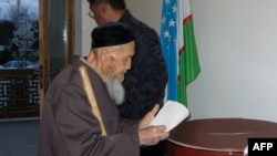 Узбекские власти считают, что бороду могут отращивать только пожилые мужчины.