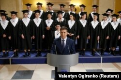 زلنسکی در صحنه دیگری از سریال خادم ملت