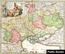 Карта України німецького картографа Йоганна Гоманна з його атласу «Grosser Atlas ueber die ganze Welt» (Великий Атлас усього Світу). На картуші мапи на передньому плані сидить гетьман Іван Мазепа в Бендерах. Поруч сидять кілька запорожців. Як вважають деякі фахівці зі стародавніх карт і колекціонери, на передньому плані з піднятою шаблею стоїть Пилип Орлик