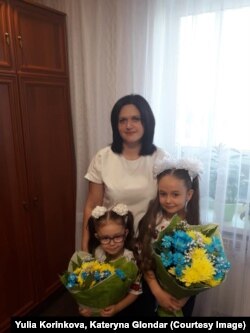 У день, коли чоловік потрапив у полон, Катерина Глондар дізналася, що вдруге вагітна. Меншій дочці Глондарів скоро буде чотири роки, а старша вже пішла у перший клас