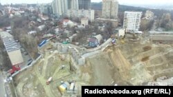 Будівництво на ділянці по вулиці Кіквідзе, 41-43 у розпалі