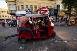 سه‌چرخه‌ها به کمک معترضان آمده‌اند