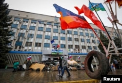 Будівлі СБУ в Луганську, 11 квітня 2014 року