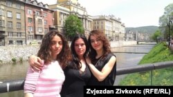 Ira Skopljak (L), Marija Ličina (S) i Nelisa Bazdar