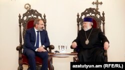 Հայաստանի վարչապետ Նիկոլ Փաշինյան և Ամենայն Հայոց կաթողիկոս Գարեգին Երկրորդ, նոյեմբեր, 2018թ. 