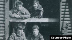 Темир вагондорго жүктөлүп алып, 1992-жылы Германиядан чыгып кеттик.