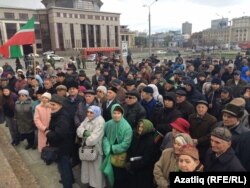 Хәтер көненә берничә йөз кеше килгән