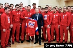 Путиндин спортчулар менен жолугушуусу.