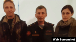 Бойовик Сергій Дубинський, позивний «Хмурий» (посередині)