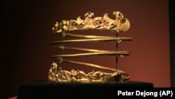 Allard Pierson arheologik müzeyinde "Qırım: altın ve Qara deñizniñ sırları" sergisiniñ eksponatı. 2014 senesi