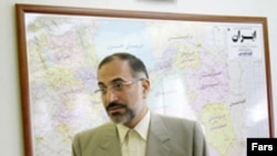 وزير کار از افراد نزديک به محافظه کاران محسوب می شود.