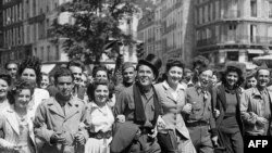 Ֆրանսիա - Համաժողովրդական տոնախմբություն նացիստների պարտության կապակցությամբ, Փարիզ, 8-ը մայիսի, 1945թ.
