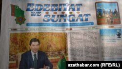 SRG türkmen metbugatynda prezidenti tankytlamagyň akyla sygjak zat däldigini aýdýar.