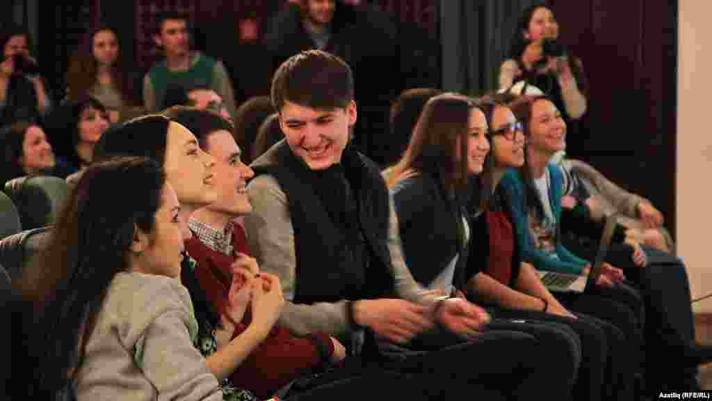 &quot;Ак барс&quot; яшьләр үзәге залындагы тамашачы