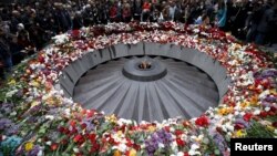 Мемориал жертвам Геноцида армян Цицернакаберд 24 апреля 2015 года - в 100-ю годовщину Геноцида армян 