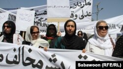 تظاهرات در کابل علیه قتل زنی جوان در پروان. چهارشنبه ۲۱ تیر ۱۳۹۱ - ۱۱ ژوئیه ۲۰۱۲ .