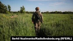 Передові позиції військових полку «Азов» у селі Травневе, неподалік села Новолуганське, Донецька область. 5 червня 2019 року