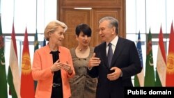Yevropa Komissiyasi prezidenti Ursula fon der Lyayen prezident Shavkat Mirziyoyev bilan. Samarqand, 3-aprel, 2025-yil.