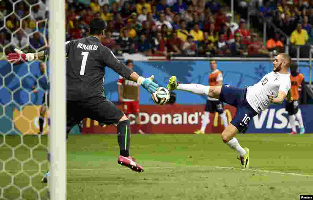 Дар бозии дувуми шаби 20-ум ба 21-уми июн тими Шветсария ва Фаронса бо ҳам рақобат карданд, ки бозӣ бо ҳисоби 5-2 ба фоидаи Фаронса анҷом ёфт.