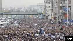 صدها هزار نفر از معترضان به نتایج انتخابات روز دوشنبه ۲۵ خرداد در تهران راهپیمایی کردند.