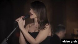 پرستو احمدی، خواننده