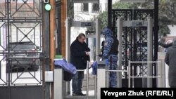 На входе на территорию Херсонесского музея-заповедника со стороны улицы Древняя, Севастополь, март 2021 года