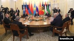 ԱՊՀ լիդերների ոչ պաշտոնական հավաքը, արխիվ