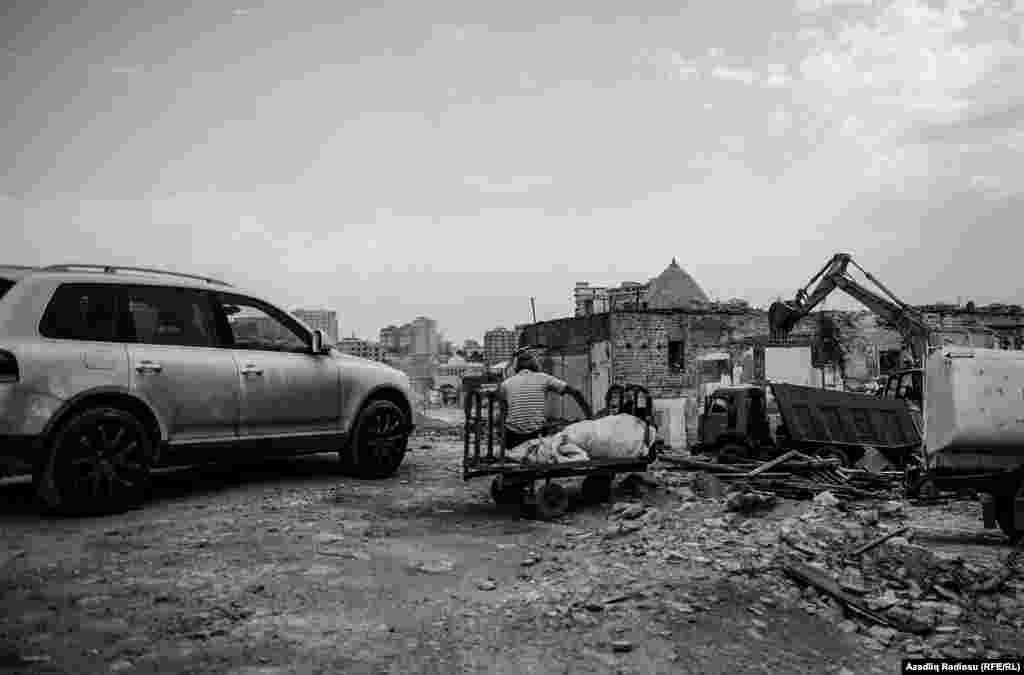 Sovetskidə hər 1 kv.m üçün 1500 manat ödənilməsi təklifi&nbsp;olunsa da evləri kiçik olan sakinlər bundan razı qalmadılar.  &nbsp; 