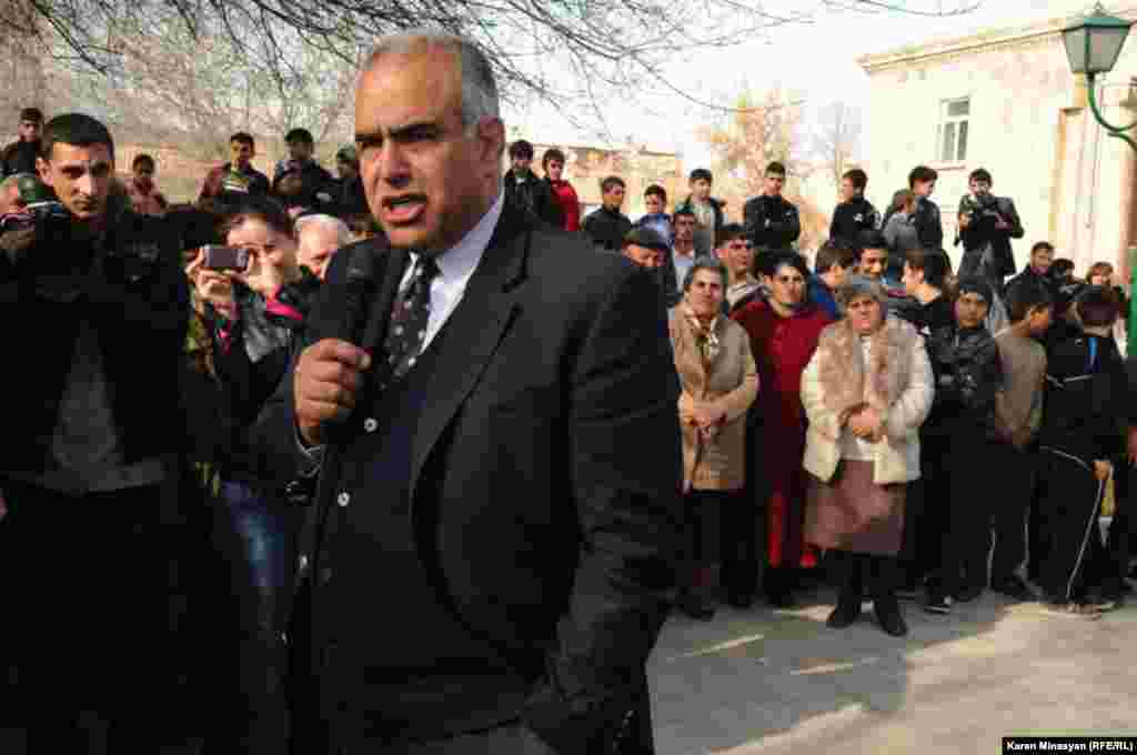 Armenia -- Opposition leader Raffi Hovhannisian holds meetings with supporters in regional towns, 26Feb2013