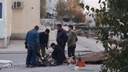 Diňle: Büzmeýinde turba ýarylyp, suw köçä akýar, ýaşaýjylar suwsuz galýar