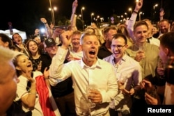 Июнь 2024 года. Петер Мадьяр и его сторонники отмечают успех партии "Тиса" на выборах в Европарламент