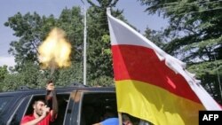 У Цхінвалі відзначають визнання Росією незалежності Південної Осетії. 26 серпня 2008р.