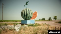 Скульптура в честь арбузных полей в Херсонской области
