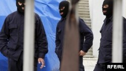 Законопроект «О Службе госбезопасности», по мнению критиков документа, расширяет и без того широкие полномочия тайных служб