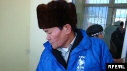 Активист оппозиционной партии «Алга» Газиз Сайфуллин в здании полиции во время задержания. Атырау, 25 февраля 2009 года. 